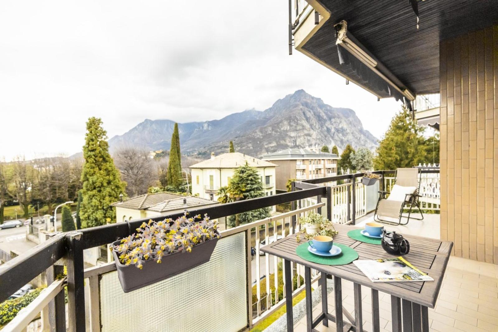 Big Deluxe Apts Italian Style Lake&Terrace Leilighet Lecco Eksteriør bilde